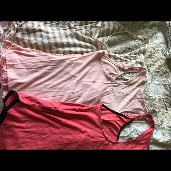 Lot of three tank tops - Picture 4 of 8